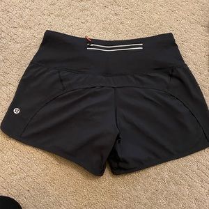 Black 4” lululemon shorts